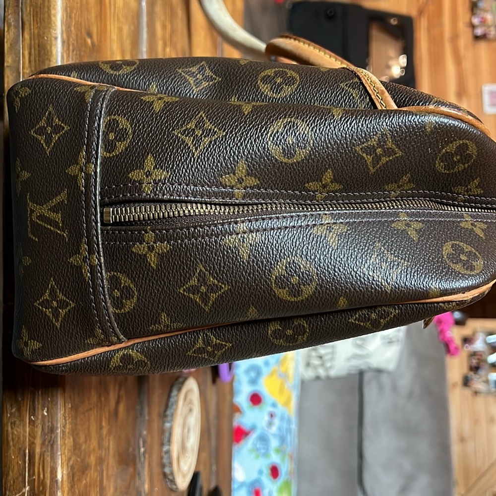 Louis Vuitton Deauville Monogram Bowler Bag - Picture 14 of 16